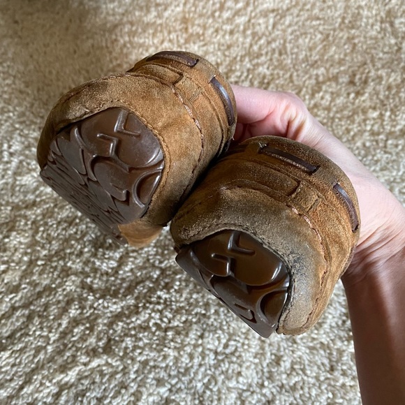 Ugg Dakota Suede Sheepskin Slipper Moccasin in Chestnut - Picture 5 of 8